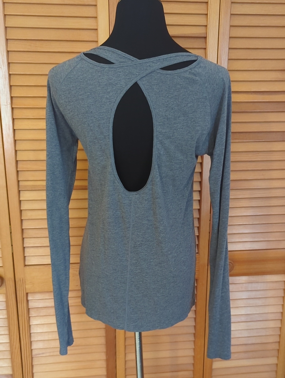 2/$20 Under Armour Long Sleeve Gray Shirt Back Crossed Straps Cutout Heat Gear